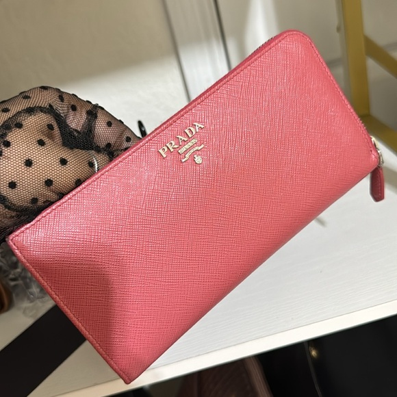 Authentic PRADA zippy leather wallet with (COA) - Picture 3 of 16
